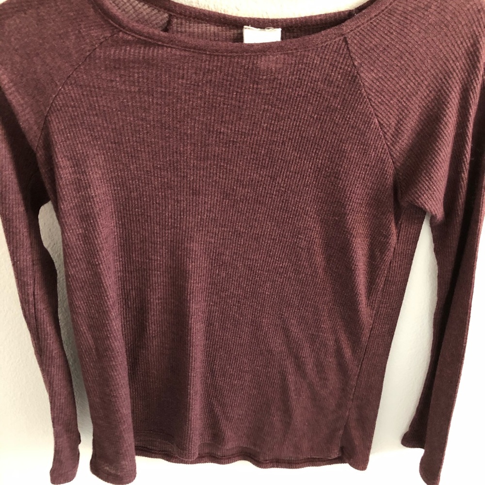 💖 2/$10 Maroon Long Sleeve Ribbed Top - Picture 4 of 4